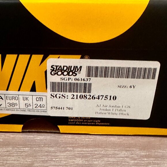 AIR JORDAN 1 RETRO HIGH OG GS 575441 701 POLLEN/WHITE/BLACK SIZE 6Y - Picture 4 of 8